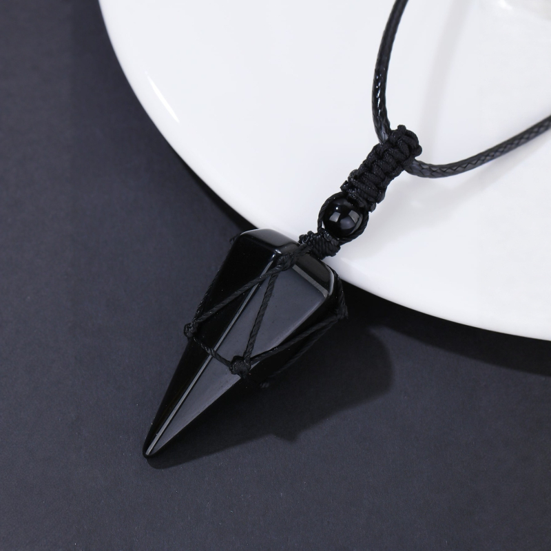 Ogrlica od obsidijana s geometrijskim privjeskom u obliku oktaedarskog romba, vosk konac lanac, unisex