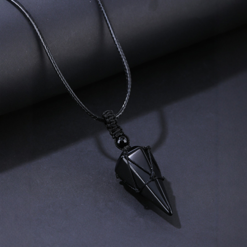 Ogrlica od obsidijana s geometrijskim privjeskom u obliku oktaedarskog romba, vosk konac lanac, unisex