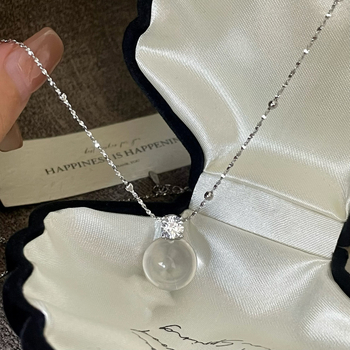 Colier geometric cu aer de lux discret, din argint 925, finisaj polizat, lanț din zale răsucite, pandantiv din argint 925