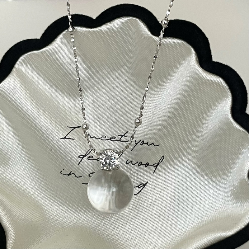 Colier geometric cu aer de lux discret, din argint 925, finisaj polizat, lanț din zale răsucite, pandantiv din argint 925