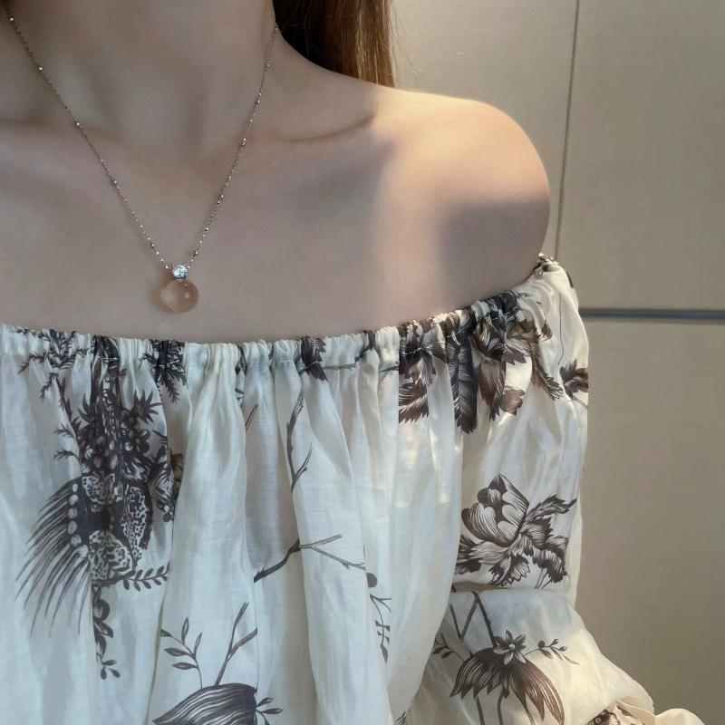 Colier geometric cu aer de lux discret, din argint 925, finisaj polizat, lanț din zale răsucite, pandantiv din argint 925