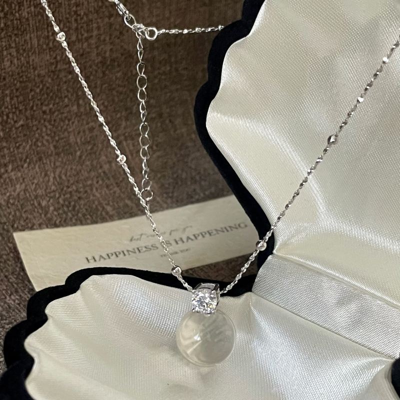 Colier geometric cu aer de lux discret, din argint 925, finisaj polizat, lanț din zale răsucite, pandantiv din argint 925