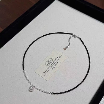 Természetes kő nyaklánc, kézzel készített, szabályos lánccal, medál ötvözetből, súly kb. 15 g