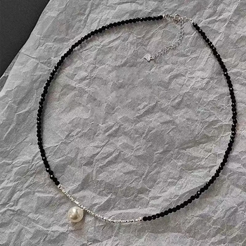 Természetes kő nyaklánc, kézzel készített, szabályos lánccal, medál ötvözetből, súly kb. 15 g