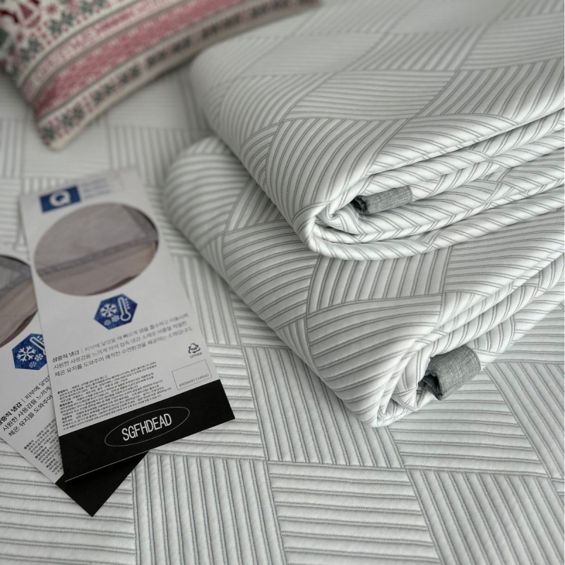 Gultas mats – bambuss + ice silk, Jacquard audums, saliekams, mūsdienu minimālisms