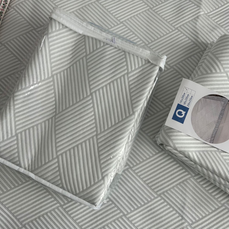 Gultas mats – bambuss + ice silk, Jacquard audums, saliekams, mūsdienu minimālisms