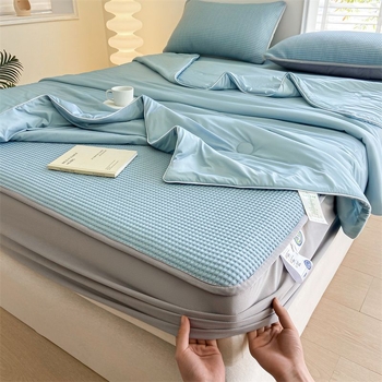 Nyári négytételes ágyneműkészlet Ice-Silk hűtő matrával, huzat 100% pamut, töltet toll-selyem-kotton, reaktív nyomtatás, INS stílus, takaró tömege 0,5–0,75 kg