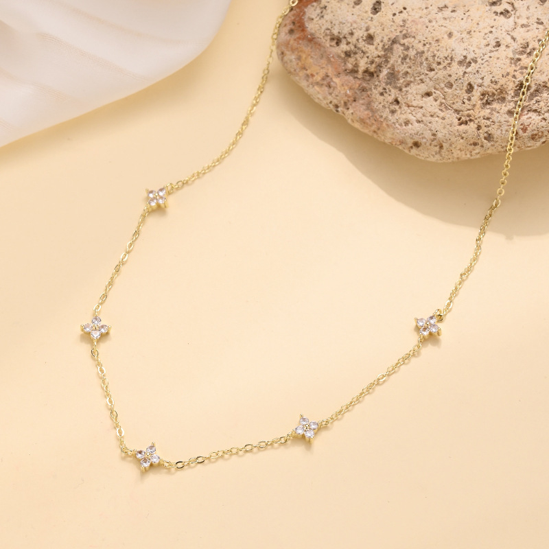 Ogrlica s privjeskom u obliku zvijezde od legure, na plosnom križnom lancu, elektroplatirano, unisex, casual stil.