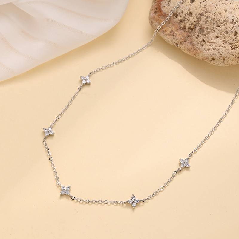 Ogrlica s privjeskom u obliku zvijezde od legure, na plosnom križnom lancu, elektroplatirano, unisex, casual stil.