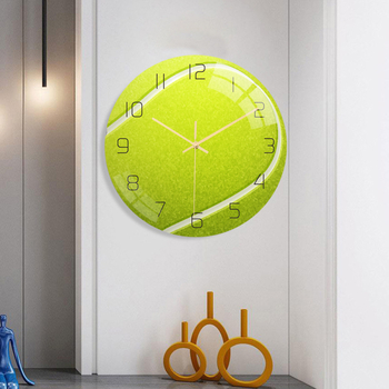 CC121 Zidni sat – tenis lopta, akril, tih rad mehanizam, baterijsko napajanje, analogn prikaz, pogodan za dnevni boravak i spavaću sobu