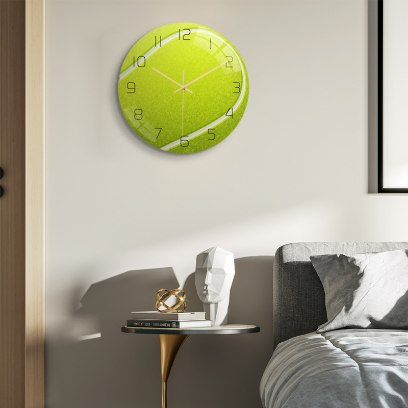 CC121 Zidni sat – tenis lopta, akril, tih rad mehanizam, baterijsko napajanje, analogn prikaz, pogodan za dnevni boravak i spavaću sobu