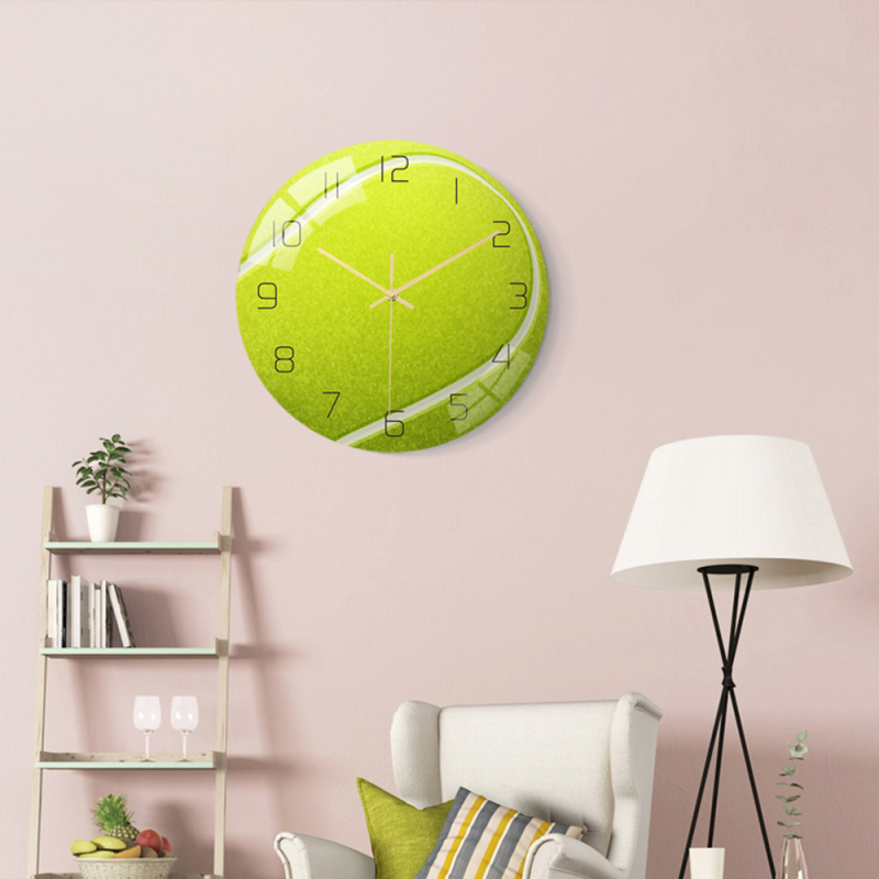 CC121 Zidni sat – tenis lopta, akril, tih rad mehanizam, baterijsko napajanje, analogn prikaz, pogodan za dnevni boravak i spavaću sobu