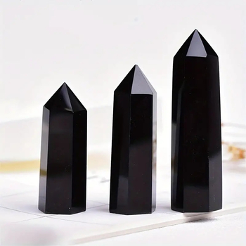 Obszidián hexagonális kristályos oszlop, hegyes csúccsal, titánium kristály