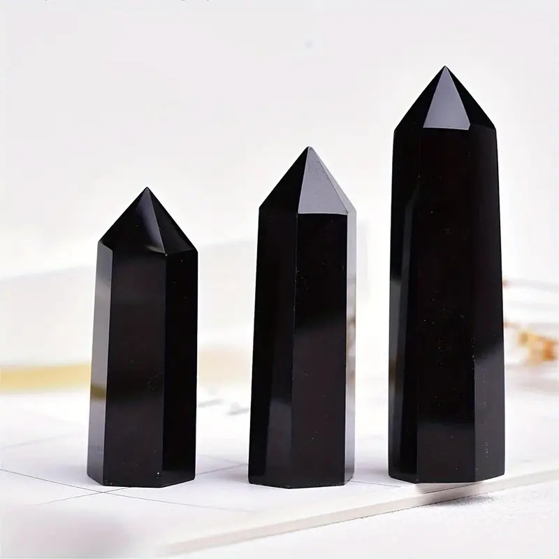 Obszidián hexagonális kristályos oszlop, hegyes csúccsal, titánium kristály