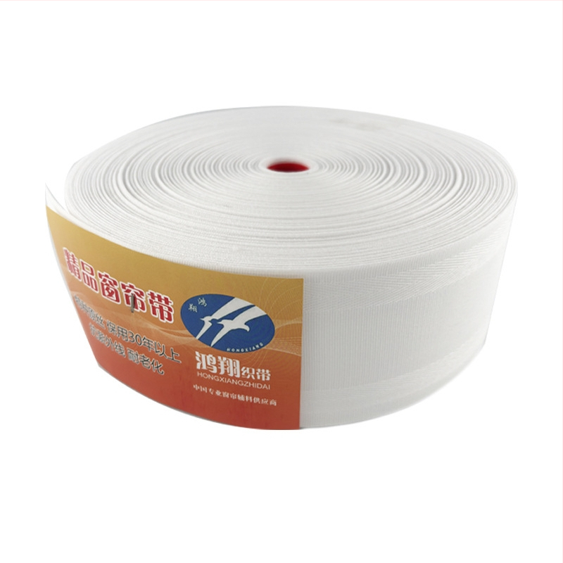 Hongxiang polüestrist kardinatalindi koos õmmeldud lintidega