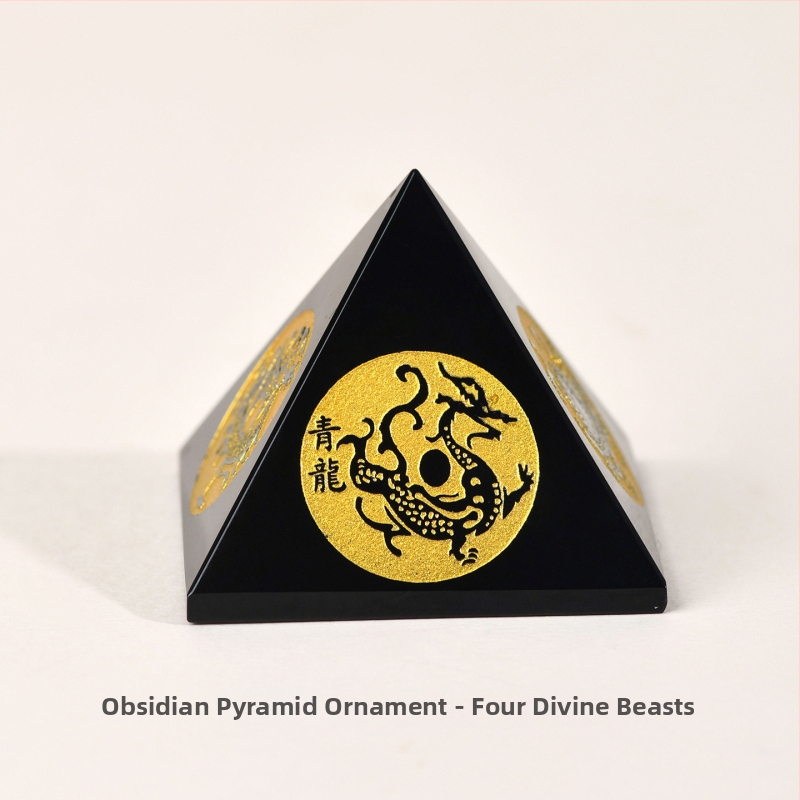 Piramīdas obsidiāna dekors ar četrām dievišķām zvēru motīvām; Materiāls: obsidiāns; Izcelsme: Lianyungang Donghai County; Dizains: piramīda