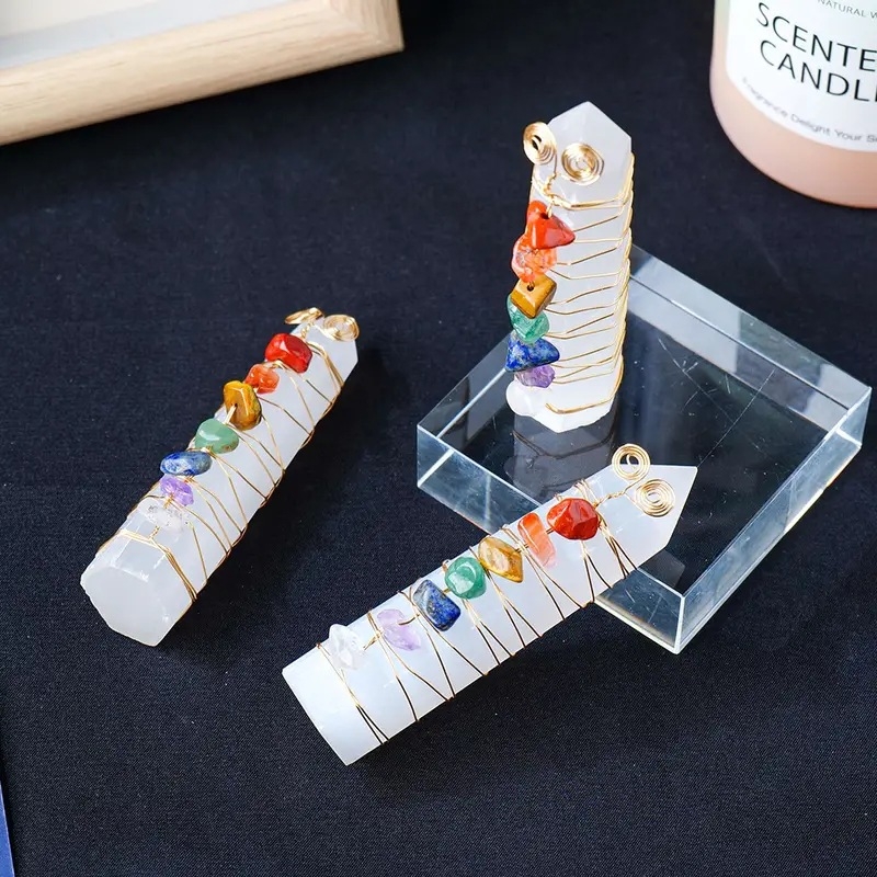 Dekorativna stolna ukras od prirodnog gipsa: šestokutna prizma s zlatom žicom, bijeli kristal, 42 g