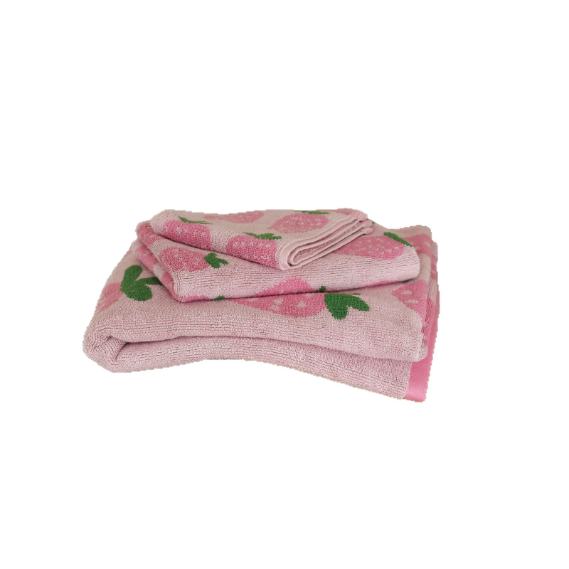 Novi ručnik od 100% pamuka s temom Strawberry Party, nježan prema koži i upija vlagu.