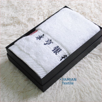 Προωθητική πετσέτα με επιλογή πολλών χρωμάτων, 100% βαμβάκι, 125 g, σε συσκευασία δώρου, εκτυπωμένο λογότυπο, δυνατότητα παραμετροποίησης