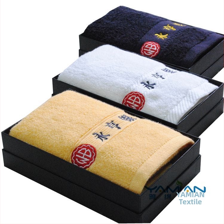 Προωθητική πετσέτα με επιλογή πολλών χρωμάτων, 100% βαμβάκι, 125 g, σε συσκευασία δώρου, εκτυπωμένο λογότυπο, δυνατότητα παραμετροποίησης