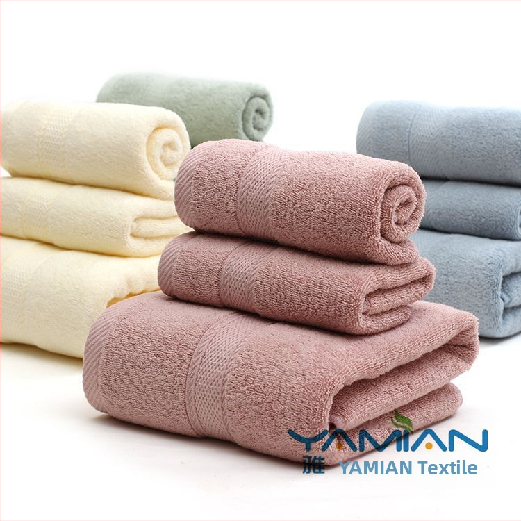 Promotivni ručnik s mogućnošću logotipa | 100% pamuk dugih vlakana, 125 g, poklon kutija, tisak logotipa, mogućnost prilagodbe