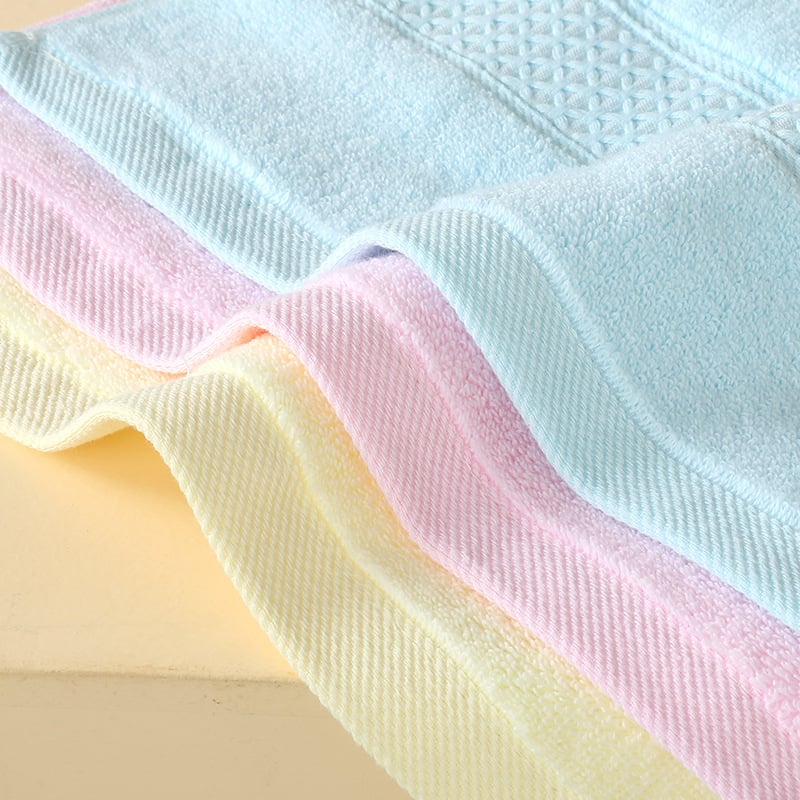 Pamut törölköző ajándékdobozban, 110 g, testreszabás és logónyomtatás elérhető