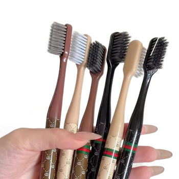 First Benefit Set cadou: Periuțe de dinți manuale, set de 6 cu peri moi ultra și 3 prosoape din bumbac 100%