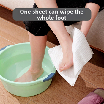 Vienkartinė kojų vonios servetėlė — įsisavinanti, stora nepluoštinė medžiaga, ritinėlyje
