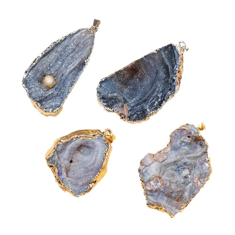 Természetes galaxikus achát kristály klaszter medálos nyaklánc, szabálytalan csillag alakú felületekkel