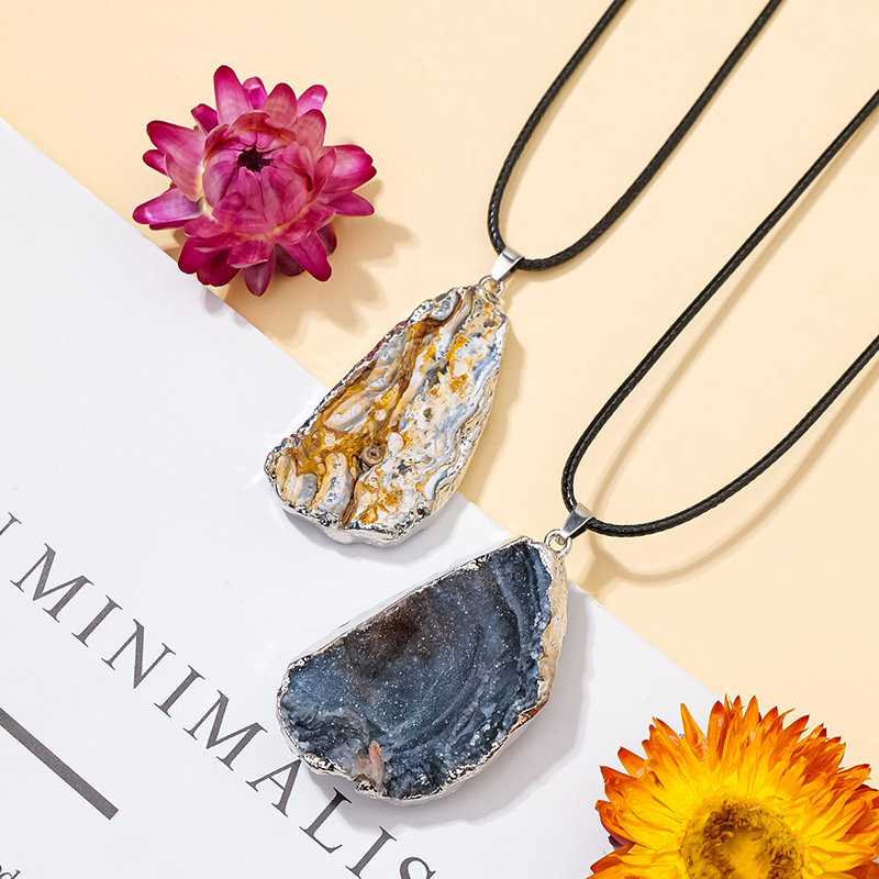 Természetes galaxikus achát kristály klaszter medálos nyaklánc, szabálytalan csillag alakú felületekkel