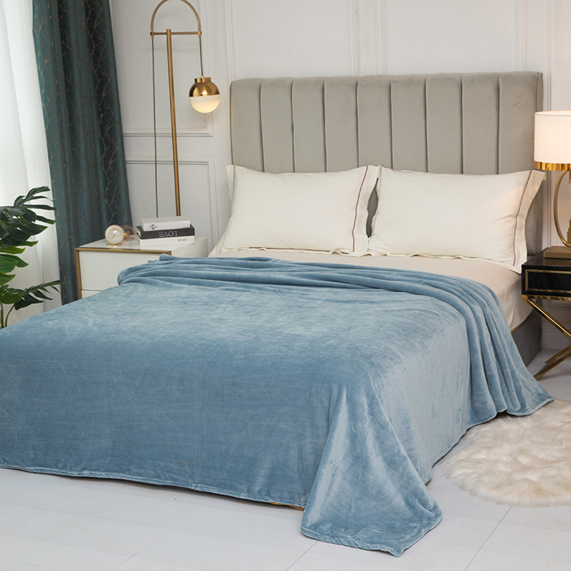 Одеяло - полиестер, 300–499 g, модерен минимализъм, пролетно–есенно, персонализирана обработка (Полиестер • 300–499 g • Модерен минимализъм • Пролетно–есенно • Персонализирана обработка)