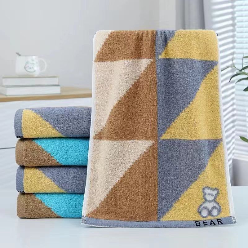 Ručnik za lice od 100% pamuka, jacquard, 14-nitni, 120–139 g, uzorak medvje u trokutu