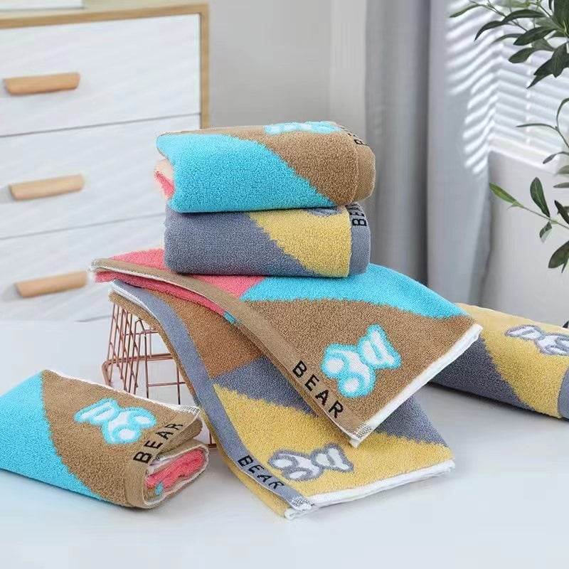 Ručnik za lice od 100% pamuka, jacquard, 14-nitni, 120–139 g, uzorak medvje u trokutu