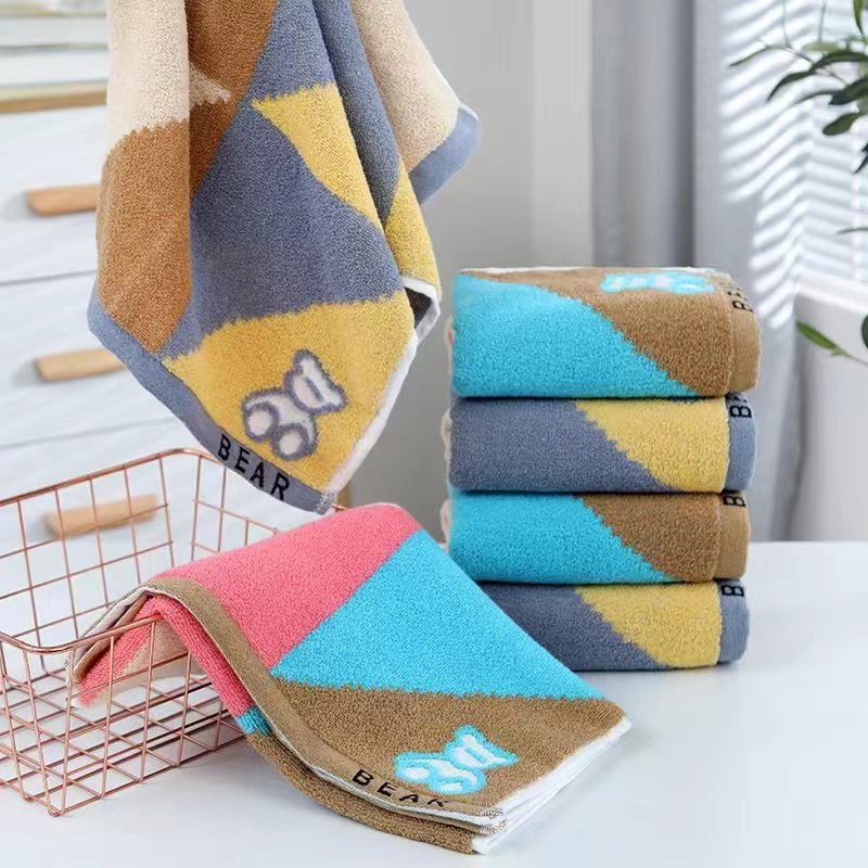 Ručnik za lice od 100% pamuka, jacquard, 14-nitni, 120–139 g, uzorak medvje u trokutu