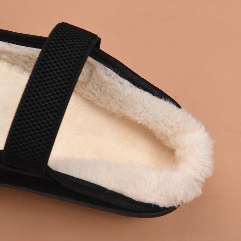 Moteriški drobiniai bateliai rudens-žiemos sezonui su pūkuota vidine danga, žemas viršus, elastinis užsegimas, plokščia PVC pada