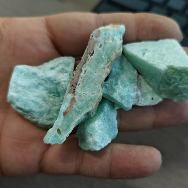 Zeleni prirodni kristalni rez za stolnu dekoraciju, nerafinirani mineralni uzorak