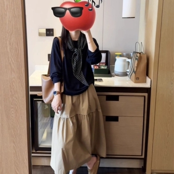 Pleteni džemper s lažnim dvostrukim slojem, dugi rukavi, okrugli ovratnik, ležerni stil, sadržaj polyester 30-50%