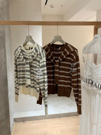 Csíkos kötött pulóver kapucnival – hosszú ujjú, gyapjú anyag