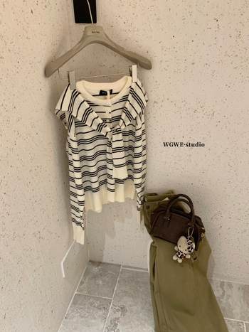 Csíkos kötött pulóver kapucnival – hosszú ujjú, gyapjú anyag