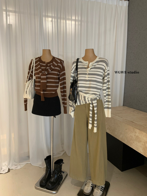 Csíkos kötött pulóver kapucnival – hosszú ujjú, gyapjú anyag