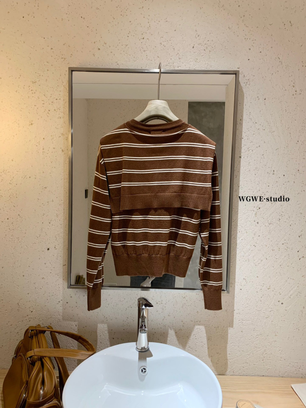 Csíkos kötött pulóver kapucnival – hosszú ujjú, gyapjú anyag