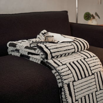 Dvojvrstvová velúr jacquard prikrývka so pruhovým vzorom, polyesterová tkanina, zmršťovanie 2–5%, jar–jeseň sezóna, prispôsobiteľné spracovanie