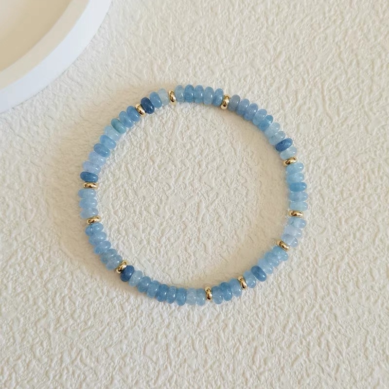 Ručne vyrobený náramok zo sladkovodných perál 4–5 mm s krištáľovými akcentmi – minimalistické dámske šperky
