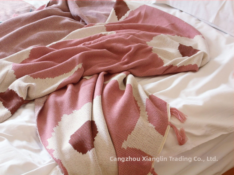 Megzta medvilninė antklodė, 800–999 g, saulėgrąžų raštas, šiuolaikinis minimalistinis stilius, 100% medvilnė