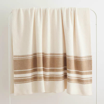 Kanapéhoz való kötött takaró, geometriai mintás, díszítő rojtokkal, 900 g, tavasz–ősz, testreszabás elérhető.