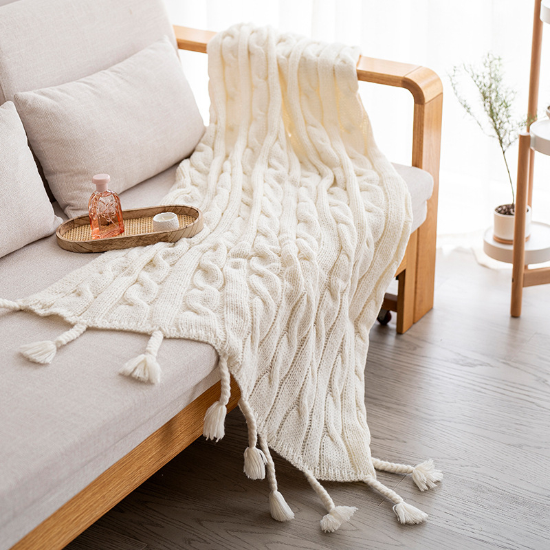 Bojtokkal ellátott kötött pléd, 3D jacquard mintával, poliészter, 800–999 g, minden szezonban használható, modern minimalista stílus