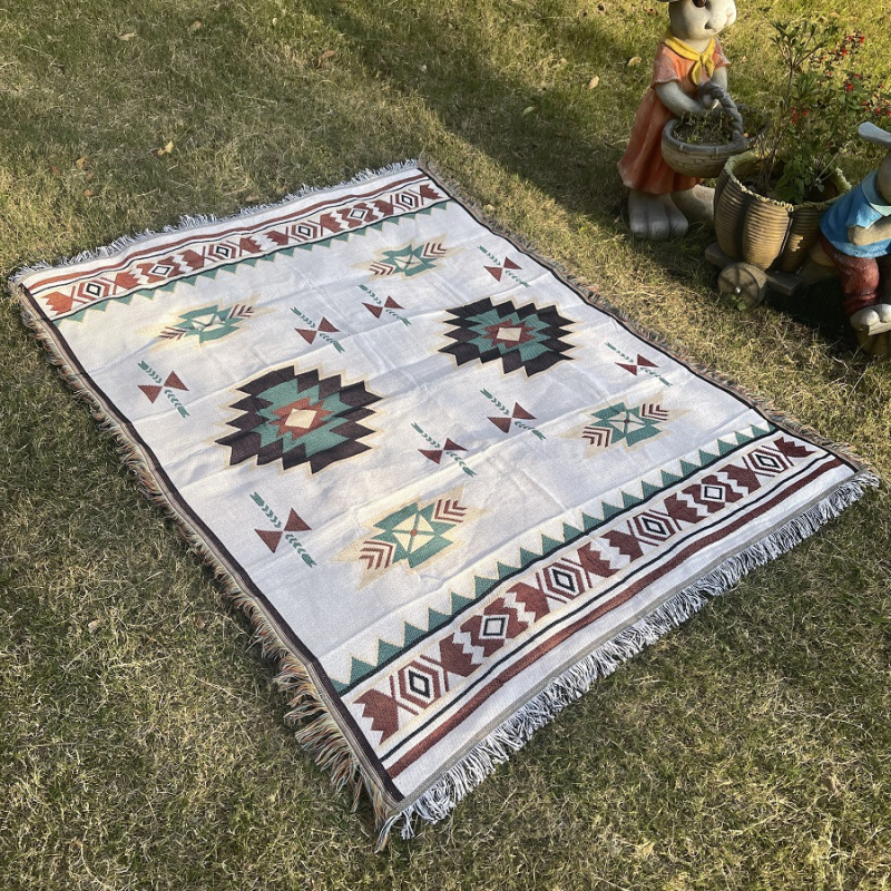 Pamut kanapé pléd geometriai mintával, négy évszakos használatra, tömege 1000–1499 g