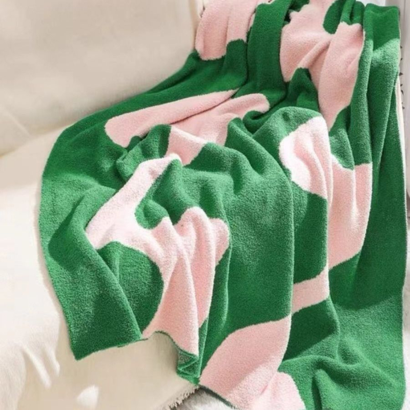 Gyapjú korál polár takaró, geometriai minta, 180–190 g/m², könnyű luxus stílus