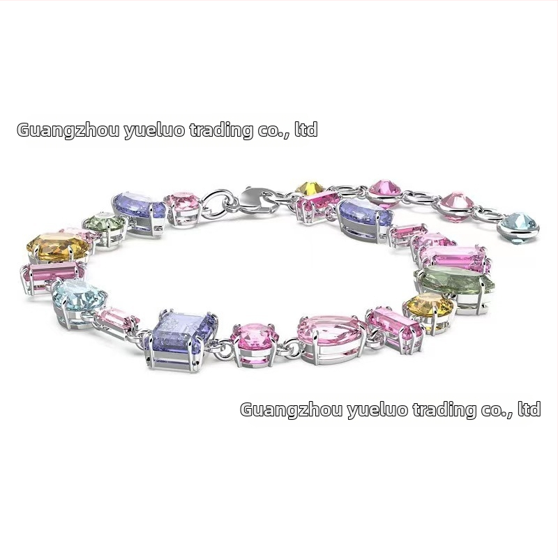 Dámsky náramok so Swarovski kryštálmi — zliatina, osadené diamantmi, tvar: ovocný/geometrický, kód produktu 006, jar 2024