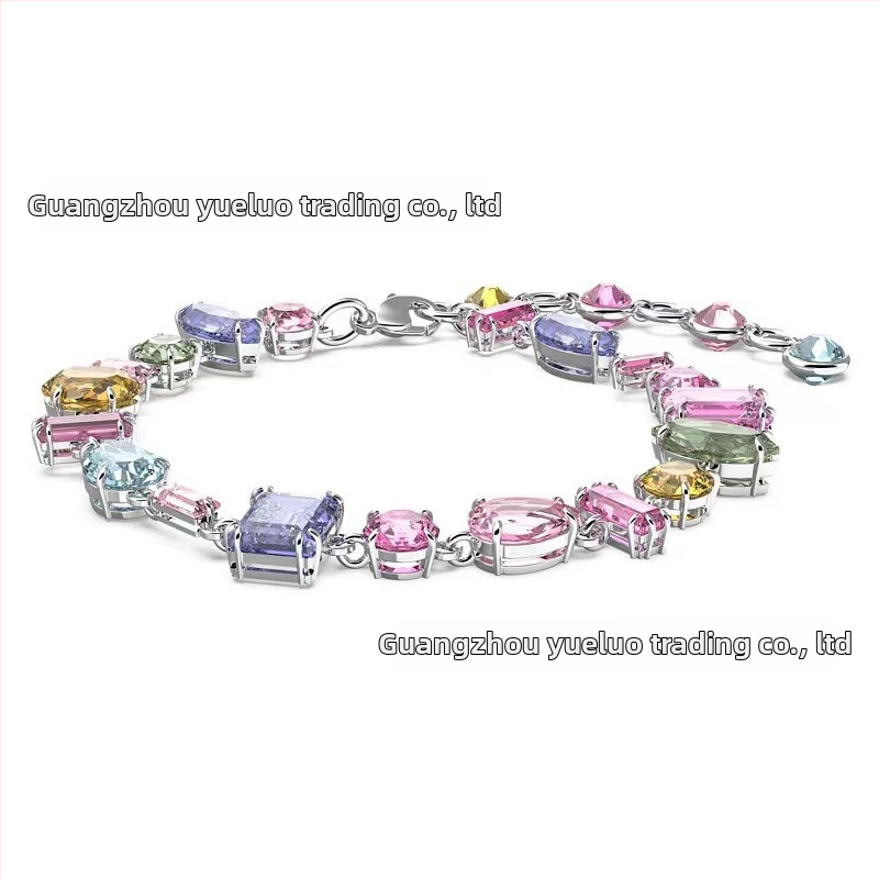 Dámsky náramok so Swarovski kryštálmi — zliatina, osadené diamantmi, tvar: ovocný/geometrický, kód produktu 006, jar 2024